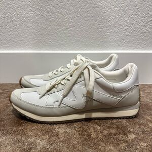 Universal Thread White Cream Sneakers